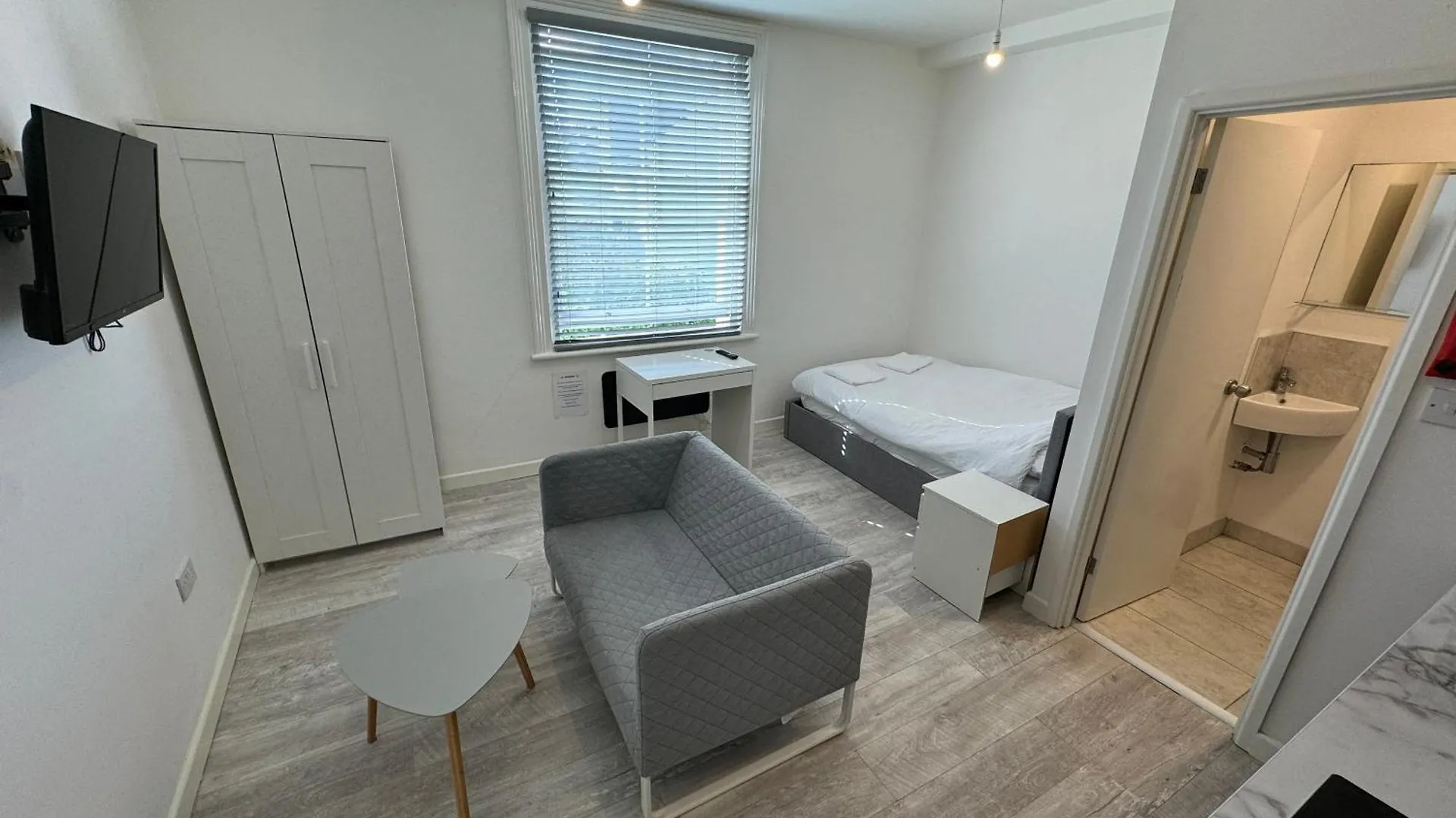 Hove Station Studio Flat Central Hove location